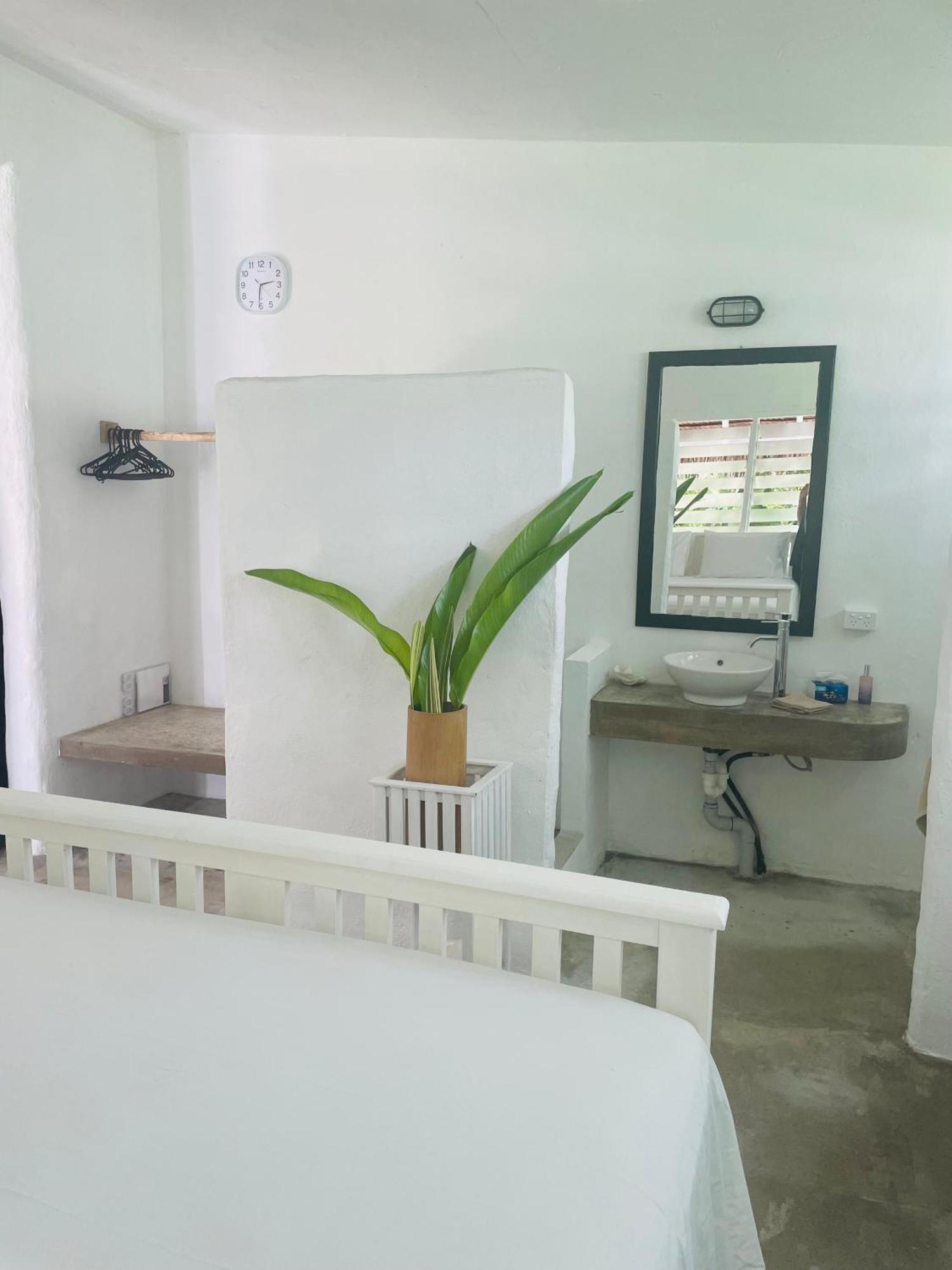 Banana Bay Beach Club Bed & Breakfast Eton Dış mekan fotoğraf