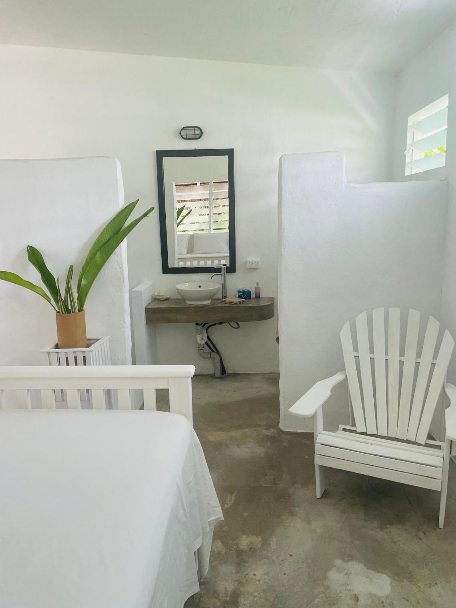 Banana Bay Beach Club Bed & Breakfast Eton Dış mekan fotoğraf